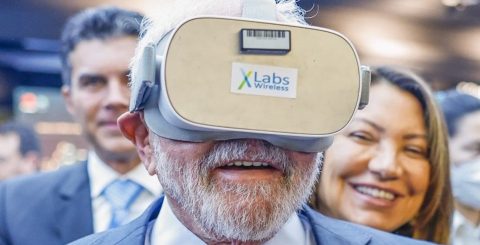 Presidente Lula entre as “pautas do costume” e a realidade virtual. Foto © Fotos Públicas/Brasil