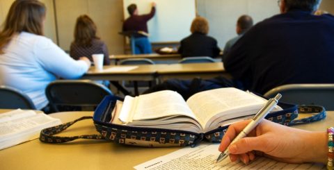 "Está quase tudo por fazer ao nível do estudo das religiões em Portugal" Estudantes de religião. Foto © Nazareth Man