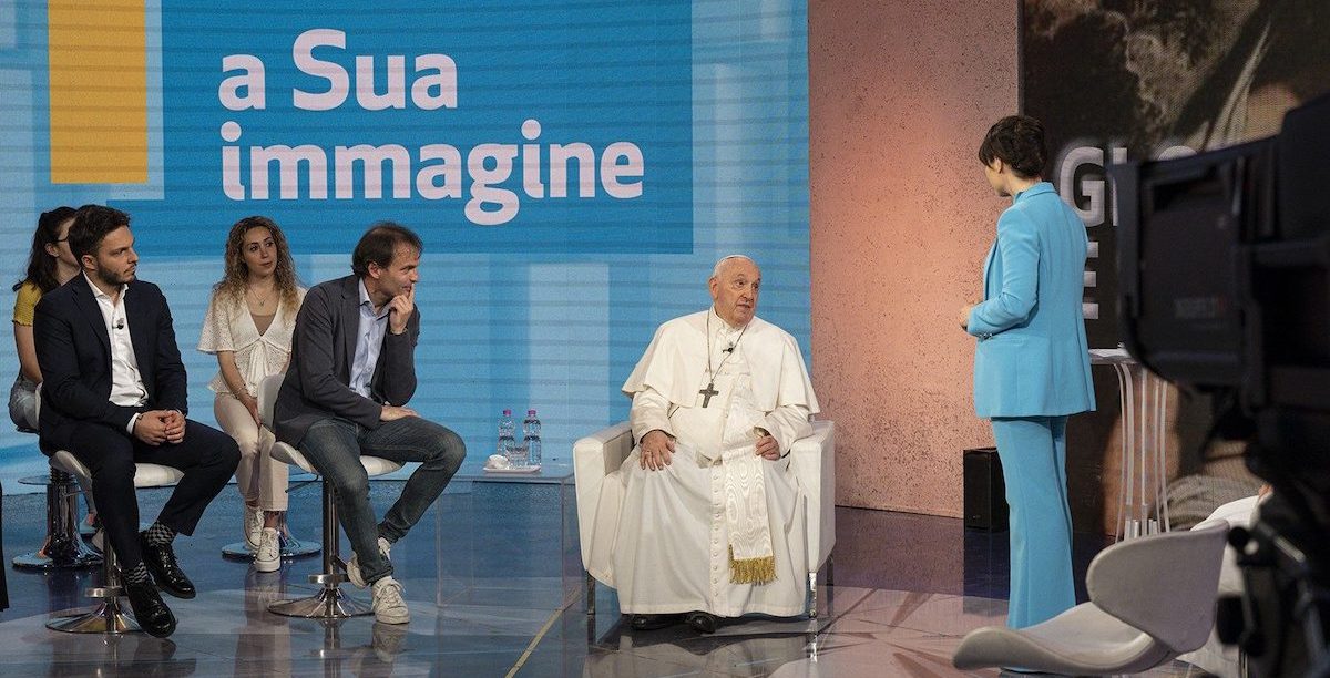 Papa A Sua Immagine estúdio TV RAI O Papa estreou-se num estúdio de TV. Foto © Vatican Media, reproduzida pela Ecclesia.