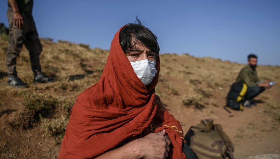 Refugiados afegãos perseguidos e explorados no Paquistão