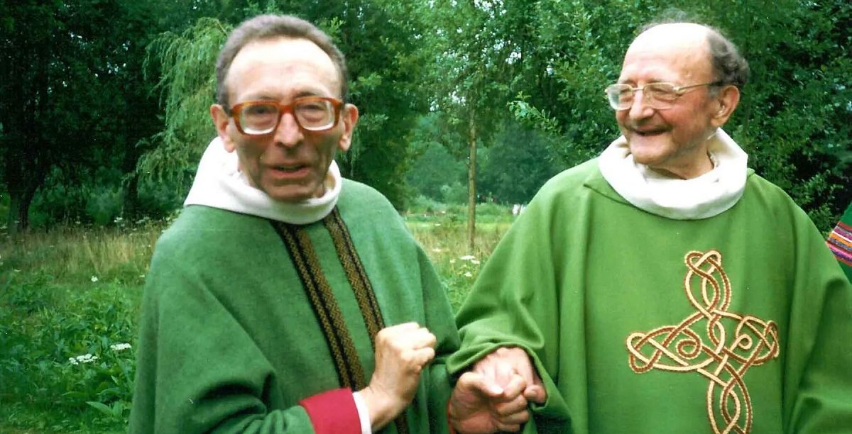 Thomas Philippe et son frère Marie-Dominique Philippe à l’Arche. Photo non datée. Un rapport sur le système d’abus instauré par le père Marie-Dominique, fondateur de la communauté Saint-Jean, a été publié lundi 26 juin 2023. L’ARCHE