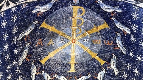 Trindade: escavar na areia das imagens foto 2-Tríplice Cristograma, Batistério da catedral de Albenga, Itália, séc. V