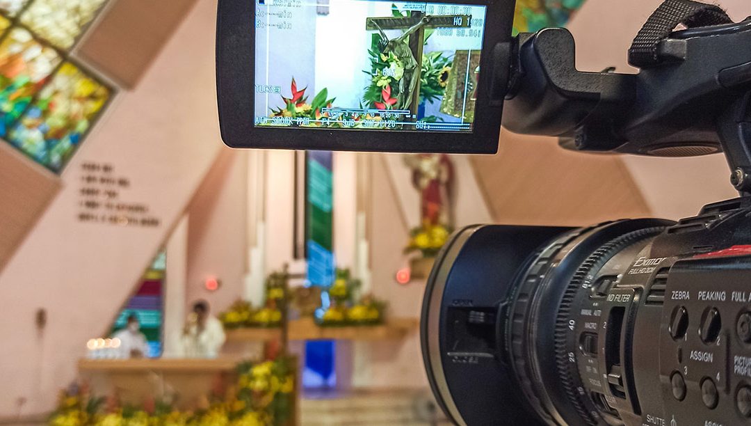 Um quarto dos americanos assiste à distância aos serviços religiosos