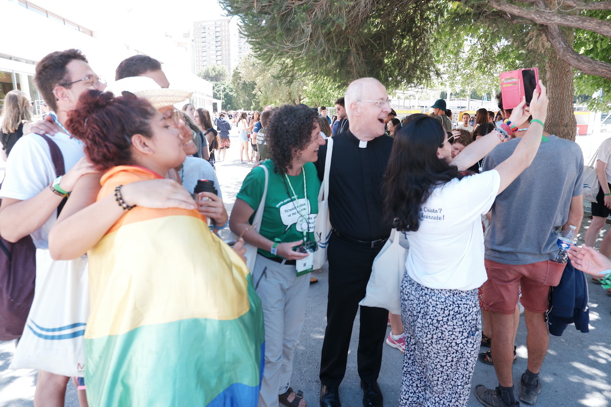 O encontro com o padre James Martin, que trabalha com cristãos LGBTQ, foi o mais concorrido dos mais de dois mil participantes. Foto © António Marujo.