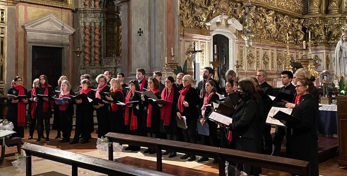 CACN Coro dos Amigos do Conservatório Nacional junta-se a Joana Bagulho (cravo), Filipa Gonçalves (violoncelo) e Francisco Pinheiro (tenor) para dois concertos dirigidos pelo maestro Luís Lopes Cardoso. Foto retirada do Facebook do CACN.