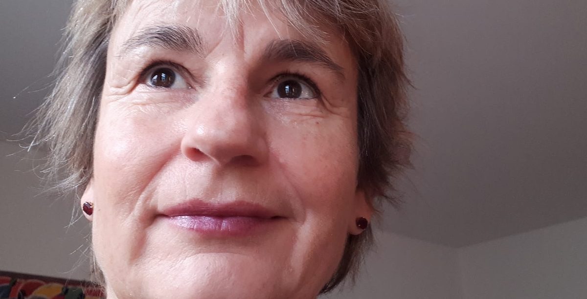 Retrato da jornalista Elisabeth Zoll que organizou o livro, retirado da sua página pessoal no Facebook.