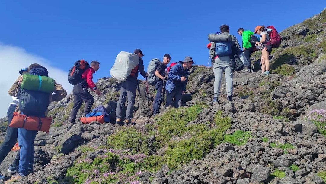 Cem jovens a caminho da JMJ sobem à montanha mais alta do país