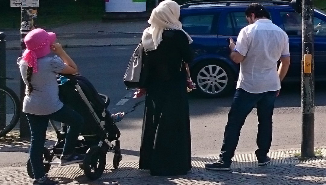 França: “Não poderemos mais usar abaya na escola”