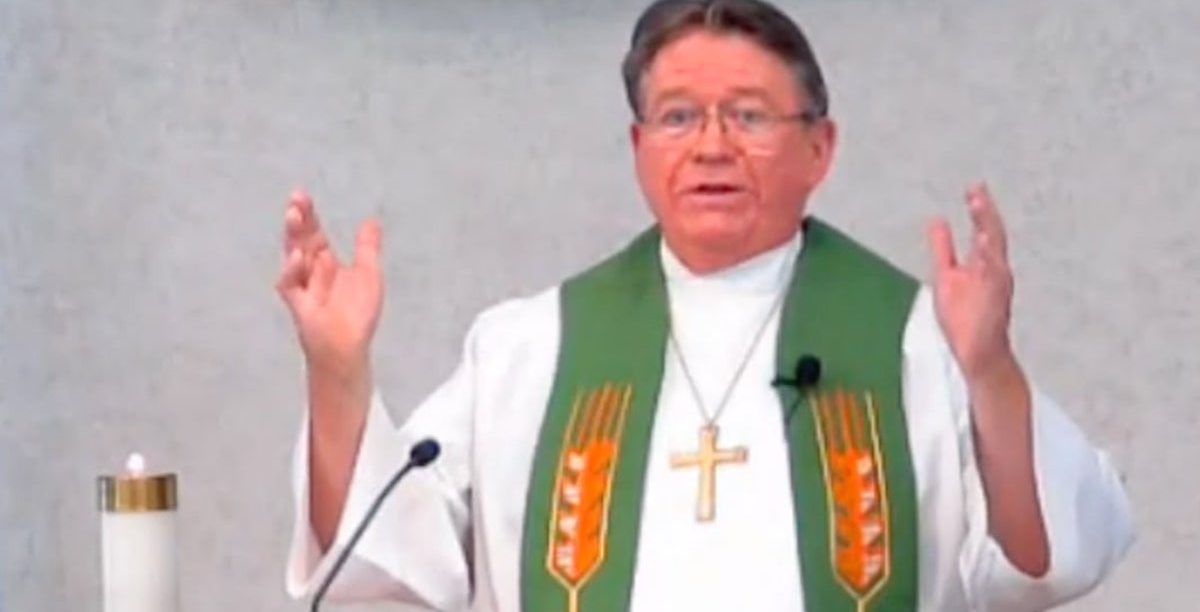 O pastor Stephen Cliffgard Lee, numa captura de um vídeo. Foto: Direitos reservados.