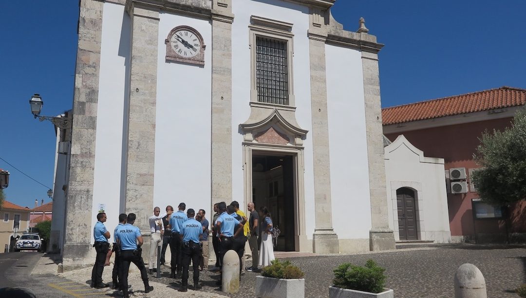 Missa de católicos LGBT foi perturbada por invasores