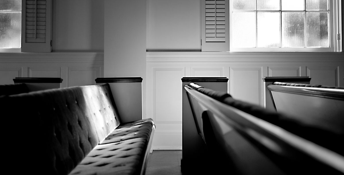 Bancos vazios numa igreja, Foto DR