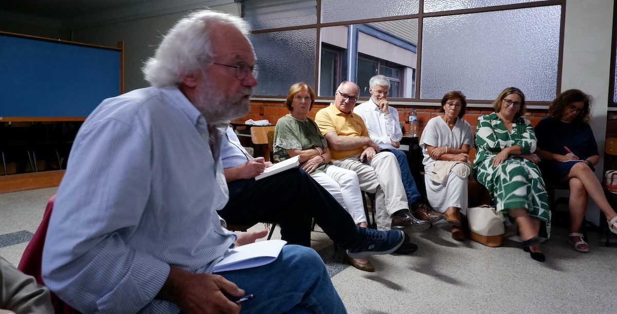 Aspeto de um dos momentos do encontro em Guimarães, com Joaquim Fidalgo em primeiro plano. Foto © 7MARGENS.