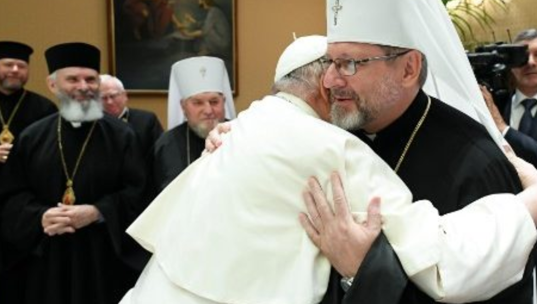 A longa conversa dos bispos ucranianos com o Papa terminou num abraço