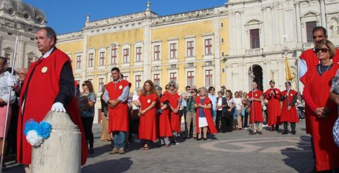 "As Irmandades são um ponto fulcral na vida da Igreja, onde se ultrapassa o binómio clérigos/leigos" Real e Venerável Irmandade do Santíssimo Sacramento de Mafra. Foto RVISSM (1)