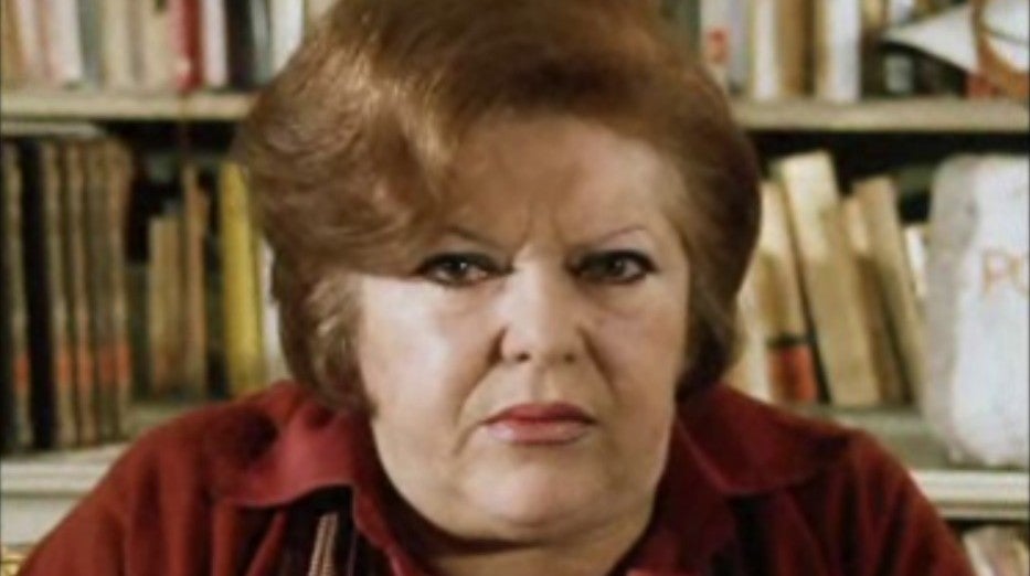 A série de televisão “Mátria” ainda hoje nos traz memórias de uma pesquisa original e rigorosa sobre a história e vidas de mulheres (em Portugal). Captura de imagem desse programa, no Arquivo da RTP.