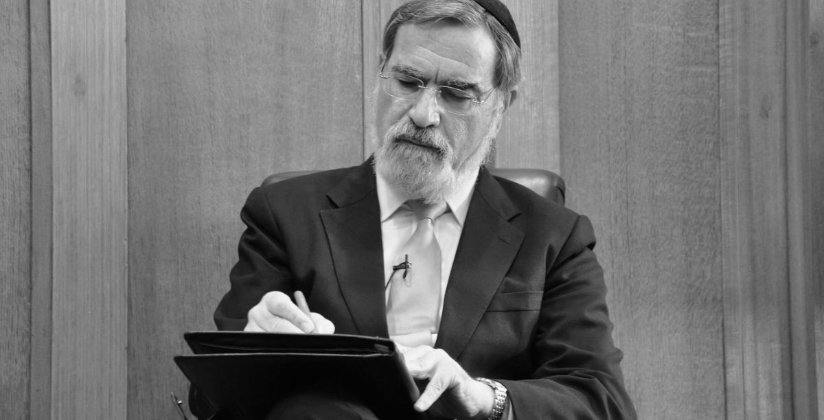Uma das grandes figuras do judaísmo contemporâneo, Jonathan Sacks (1948-2020), que foi Rabino-Chefe das Congregações Hebraicas Unidas da Commonwealth, Foto FB The Rabbi Sacks Legacy