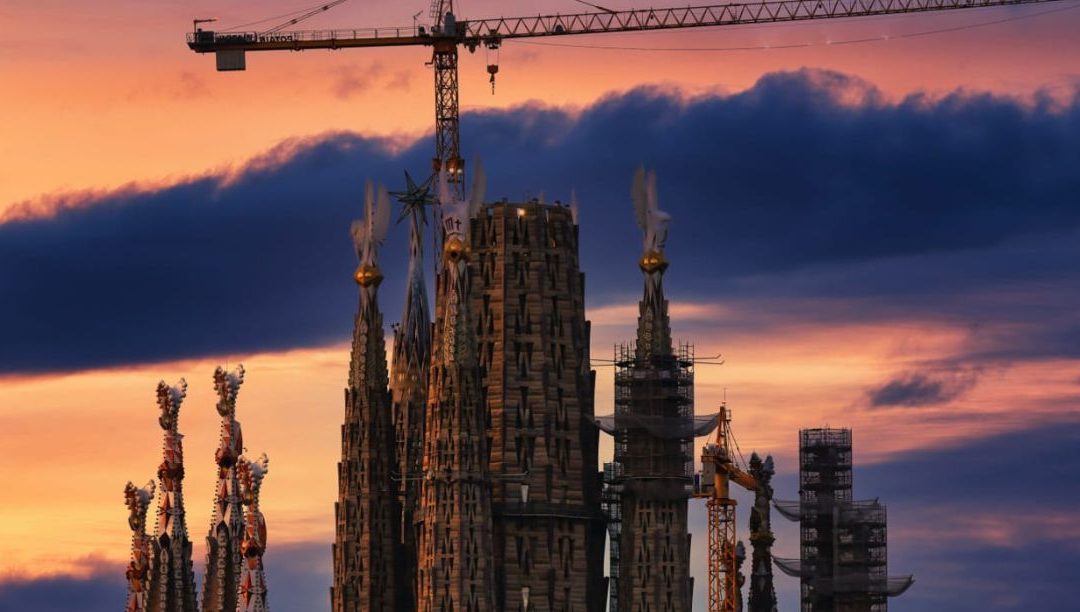 Torres dos evangelistas elevam a Sagrada Família aos 135m de altura
