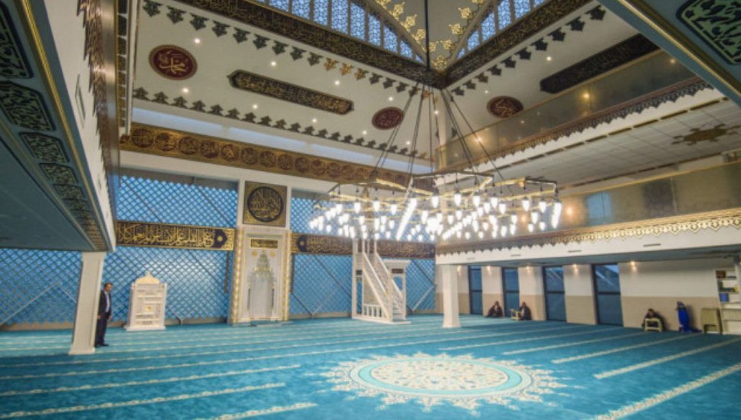 Num país “não religioso”, o maior museu é composto por sinagogas, mesquitas e igrejas