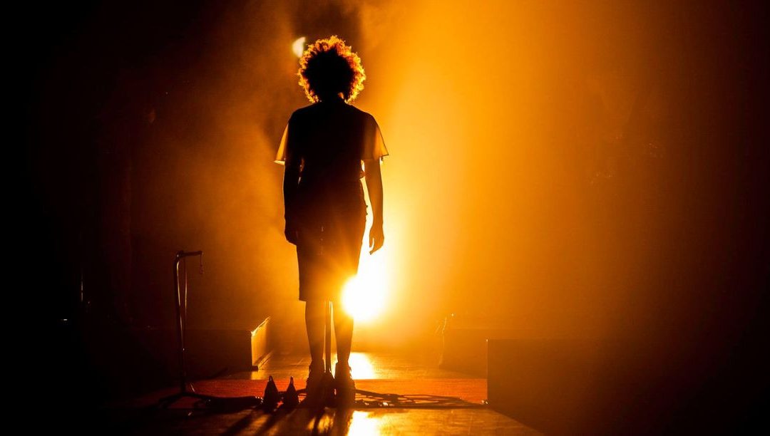 Sara Tavares: um fogo que ainda arde, uma luz que vai perdurar