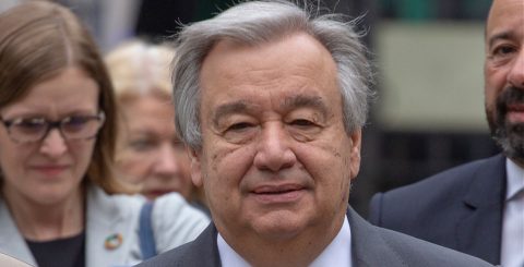 Marcelo e Guterres abrem Fórum da Aliança das Civilizações no Estoril, com salvaguarda de sítios religiosos em debate O então primeiro-ministro António Guterres disse a vera Jardim: “Com certeza, confio em ti, mas não me arranjes problemas com a Igreja, que era só o que nos faltava. – Mas disse-o com um ar bem-disposto.” Foto © Olaf Kosinsky