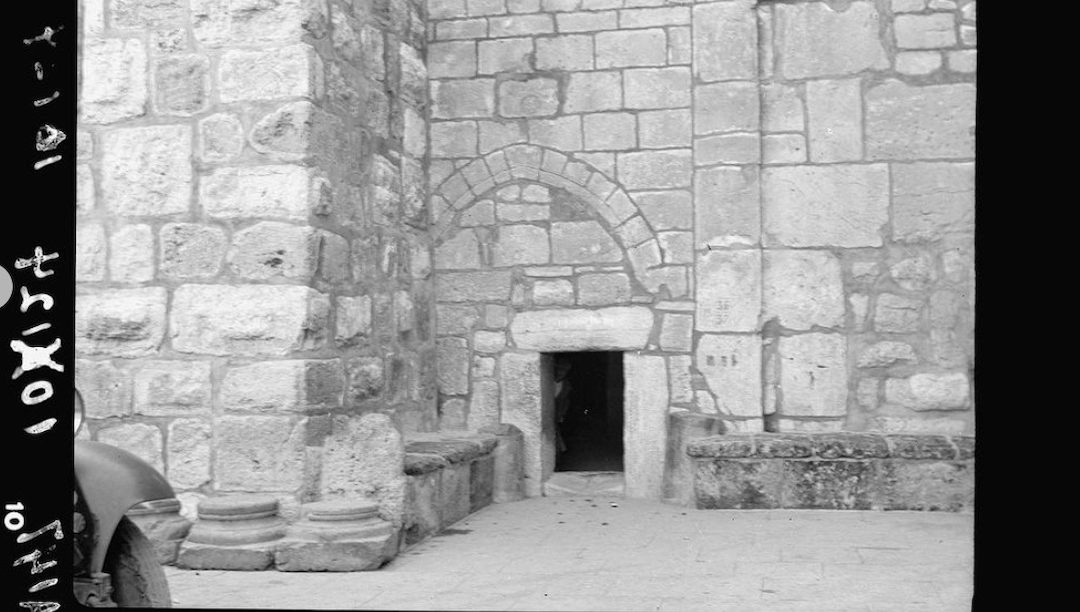 “Luto sonoro” com sombras, olhos de avelã e música sacra pela Palestina