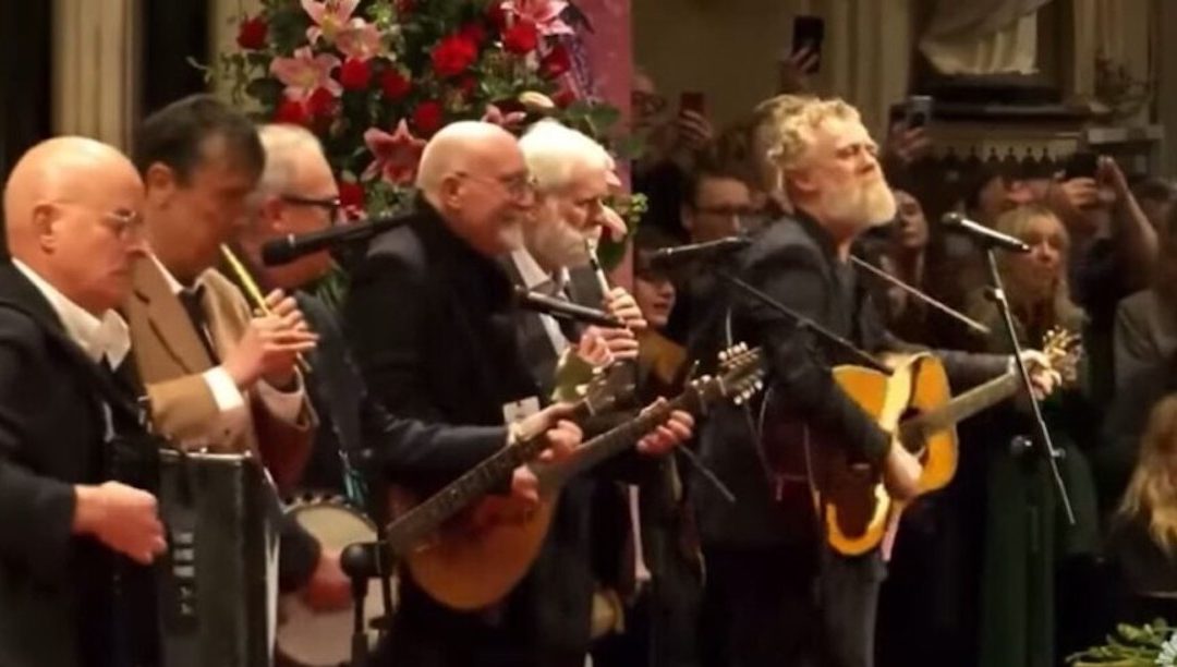E se celebrássemos o Natal como neste funeral?