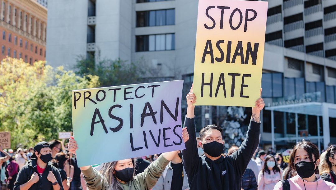 Americanos com ascendência asiática alvo de discriminação generalizada