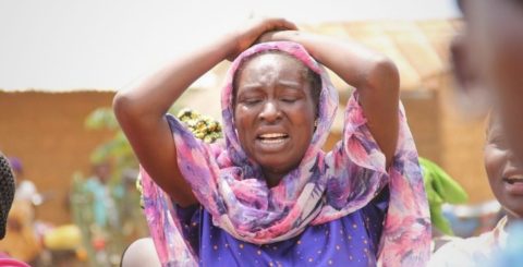 Vaticano identifica 13 áreas cruciais de ameaça e promoção da dignidade humana Mulher cristã vítima de ataque jihadista na Nigéria. Foto CSI