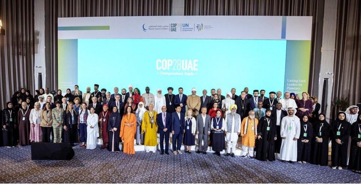 Cientistas, líderes políticos dos Emirados Árabes Unidos e representantes religiosos de todo o mundo reuniram-se numa cimeira pré-COP28. Os líderes religiosos publicaram uma declaração interreligiosa para a cimeira do clima. Foto © Presidência da COP28/Muslim Council of Elders