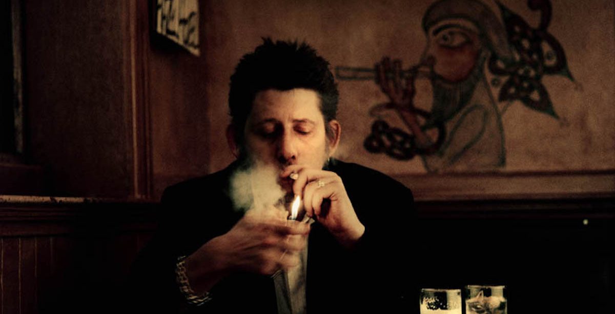 shane-07-v5 Shane MacGowan – by Andrew Catlin Shane MacGowan – by Andrew Catlin. Foto publicada no site oficial de Shane.