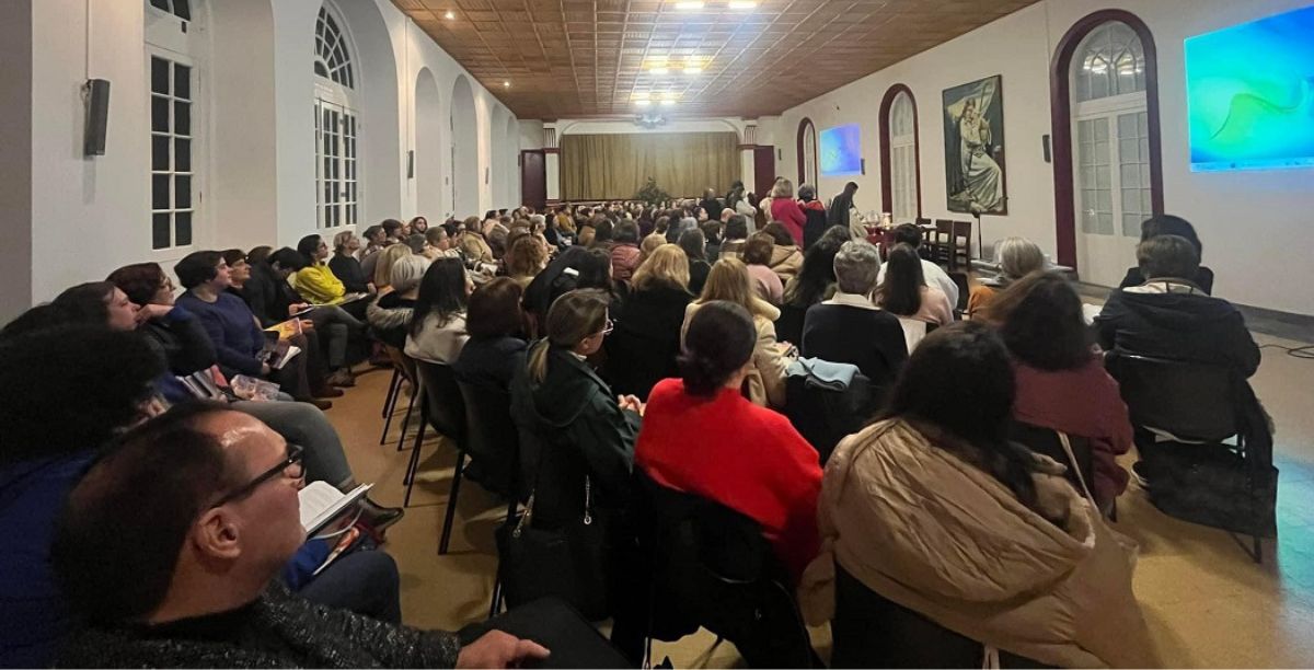 200 catequistas estiveram na formação Ser Catequista, que decorreu no seminário de Angra (ilha Terceira), janeiro 2024. Foto Serviço Diocesano de Apoio à Evangelização, Catequese e Missões - Angra