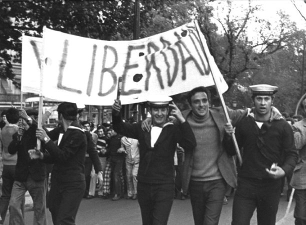 25 de Abril de 1974: os 50 anos da Revolução devem ser pretexto para “acções de solidariedade e de compaixão com todos aqueles e aquelas cujas feridas necessitam de ser tratadas”. Foto: Direitos reservados.