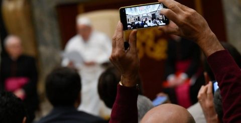 Igreja "ainda tem um caminho a percorrer para comunicar melhor" Encontro do Papa com os vaticanistas, 22 janeiro 2024. Foto Vatican Media