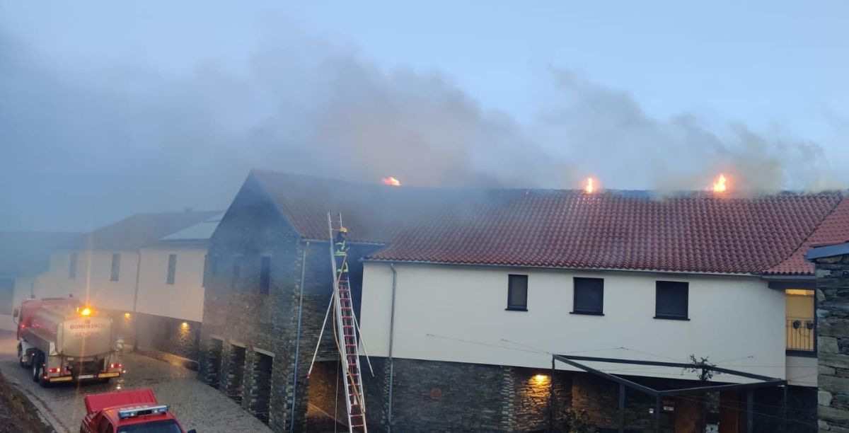 Incêndio no Mosteiro de Palaçoulo. Foto DR (1)