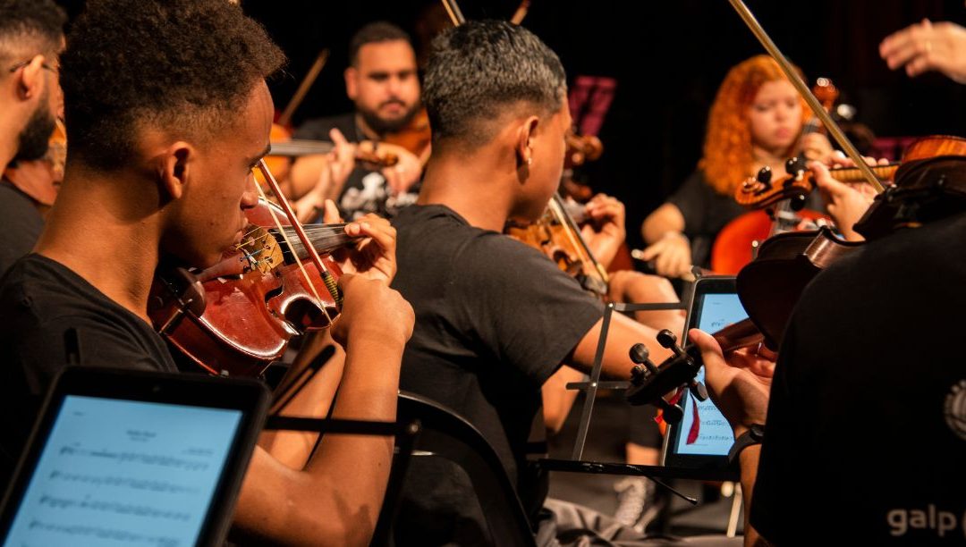 Jovens músicos de favela do Rio recebem bênção do Papa e atuam em Lisboa