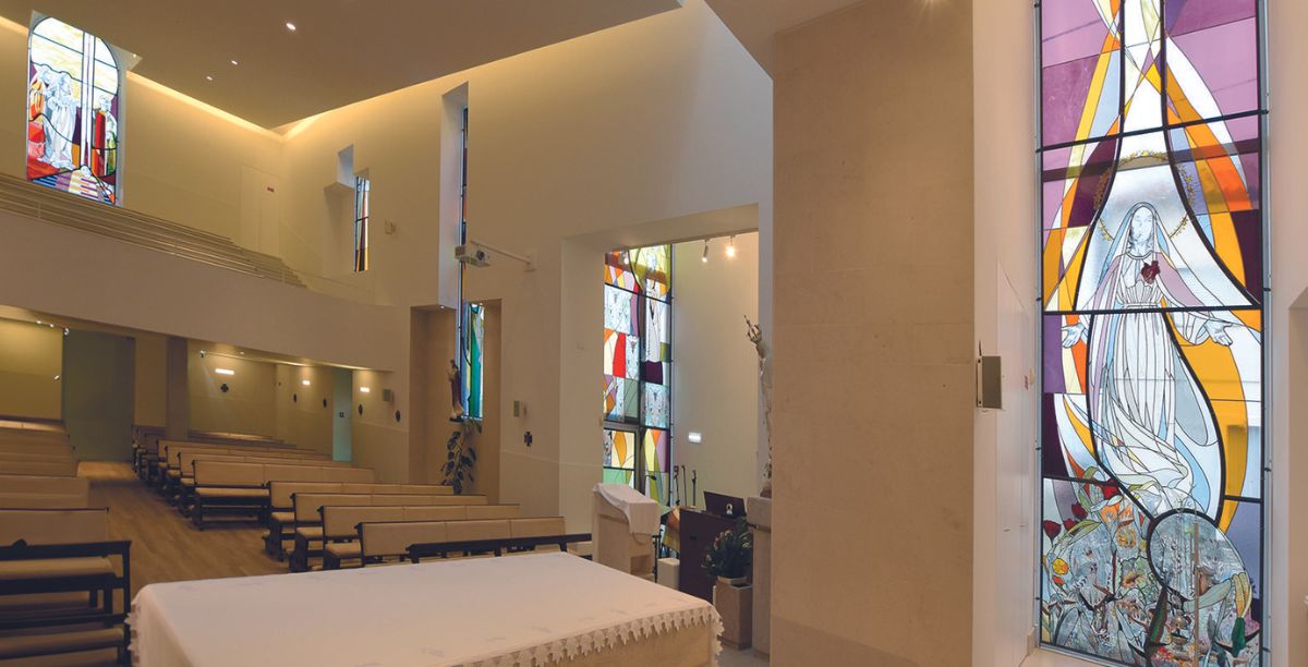 Igreja da Golpilheira, vitrais de Sérgio Bernardo e Margarida Ângelo. Foto DR