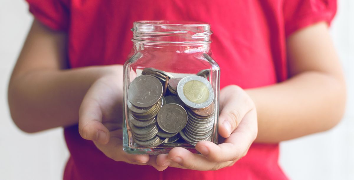 Poupar dinheiro, literacia financeira. Foto Zenstock Poupar dinheiro, literacia financeira. Foto Zenstock