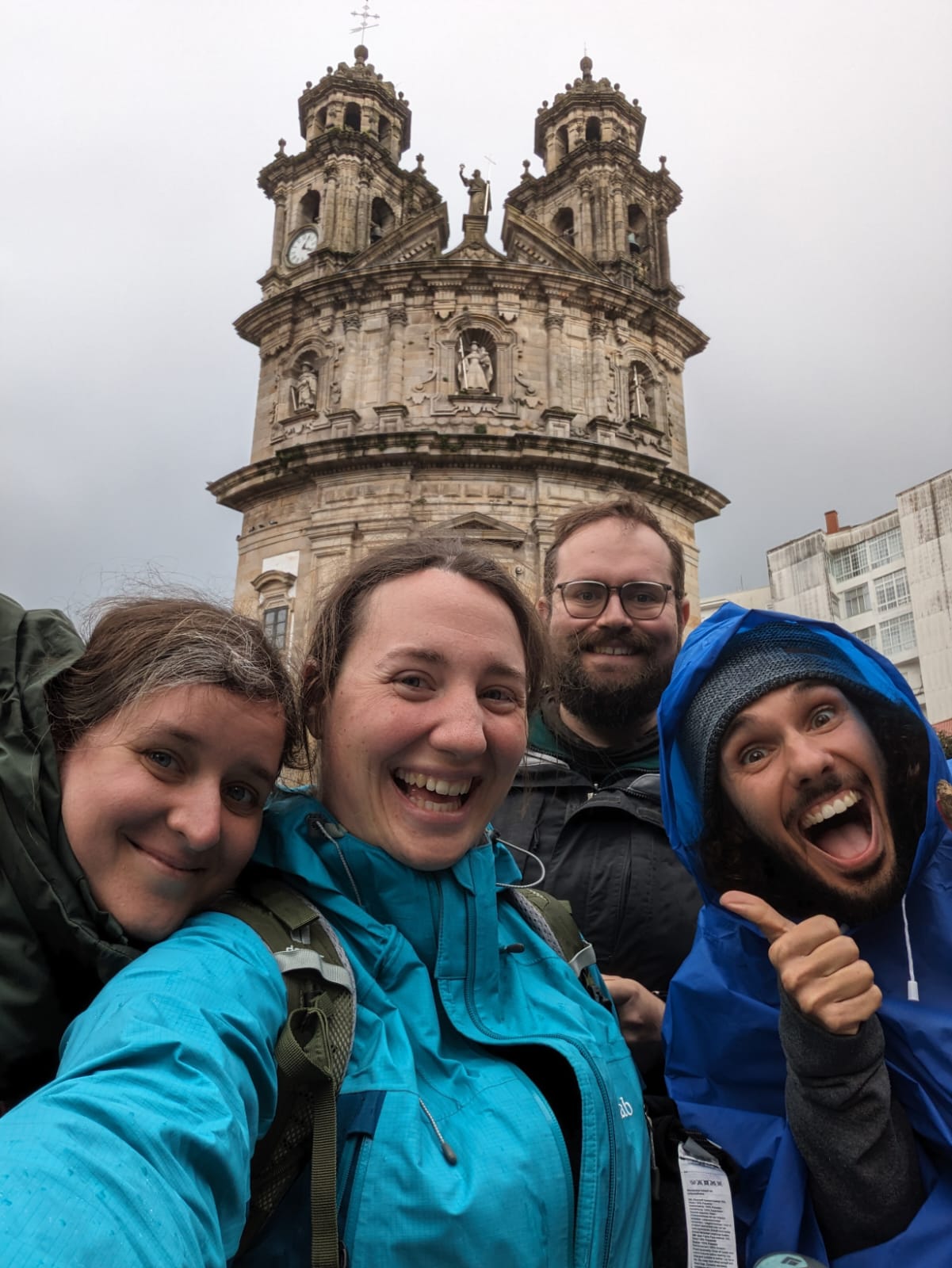 Cláudio Louro, o Diogo, a Agnes e a Magdalena, no caminho de Santiago. Foto DR
