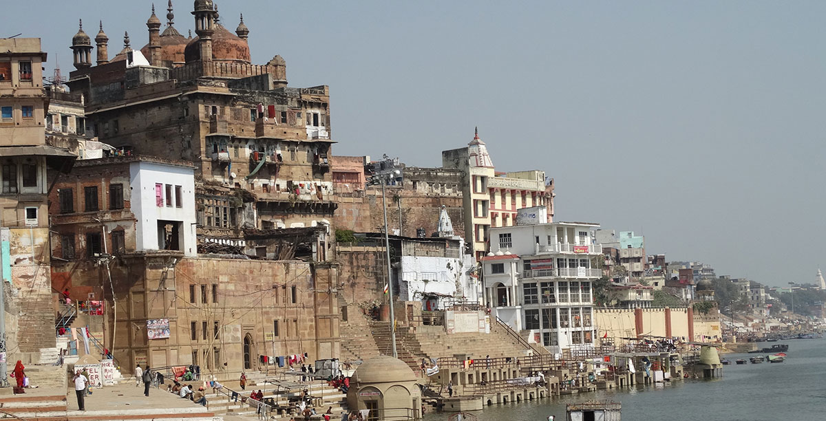 Uma cidade da região do Uttar Pradesh, na Índia. Foto © Adam Jones