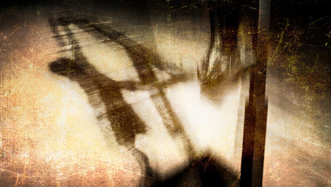 Iémen: Huthis condenam homens a flagelações e crucificação