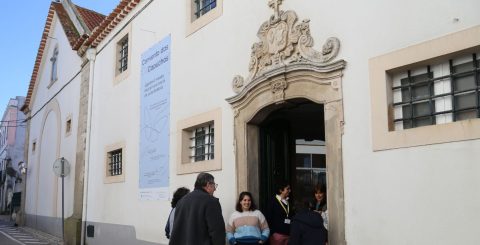 Convento das Capuchas: "Cem anos depois, aqui estamos... a ver as maravilhas multiplicar-se" Entrada do LA CC no Convento das Capuchas, em Santarém. Foto LA CC