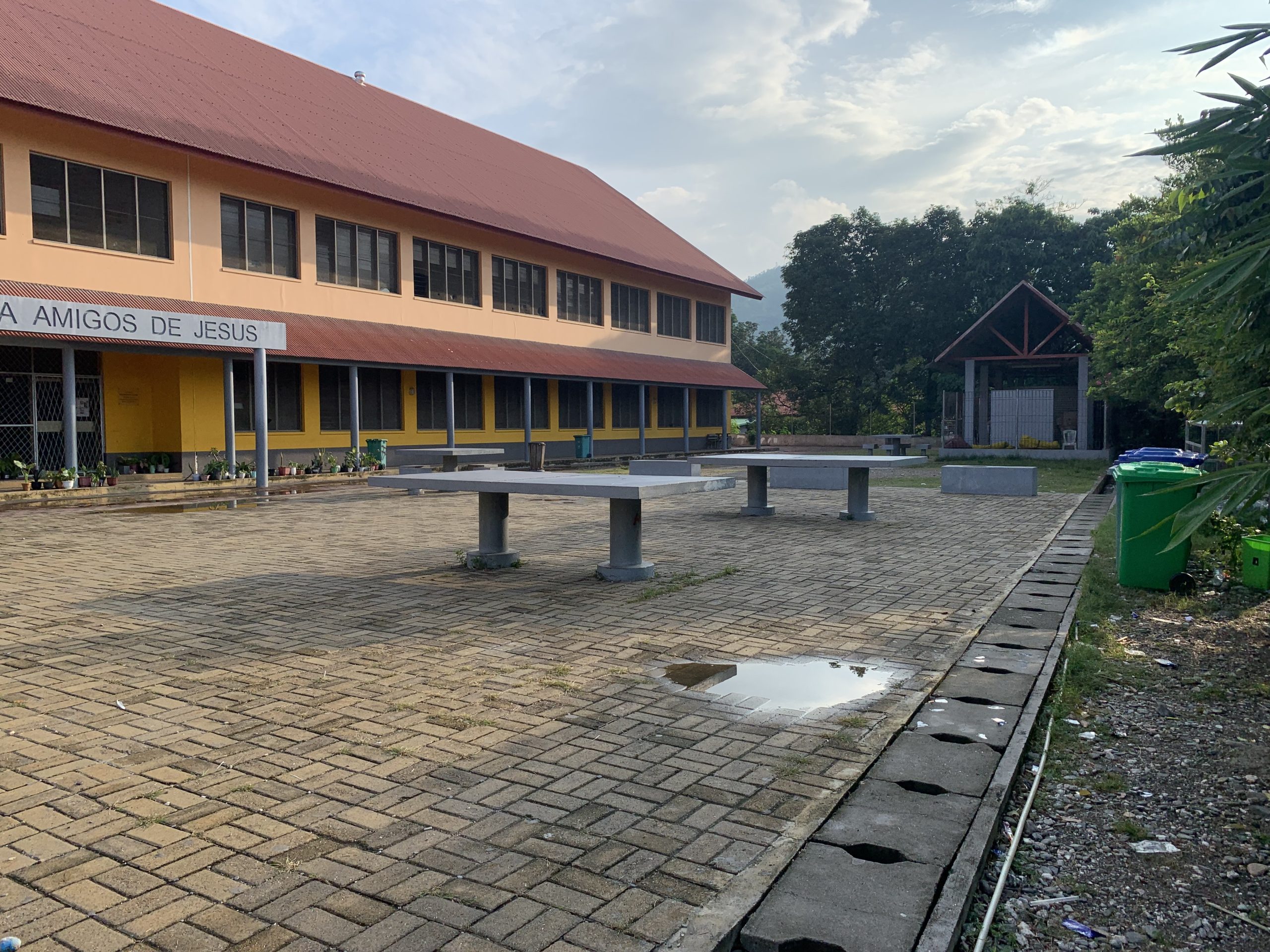 Escola Amigos de Jesus, obra promovida pelo padre João Felgueiras. Foto DR