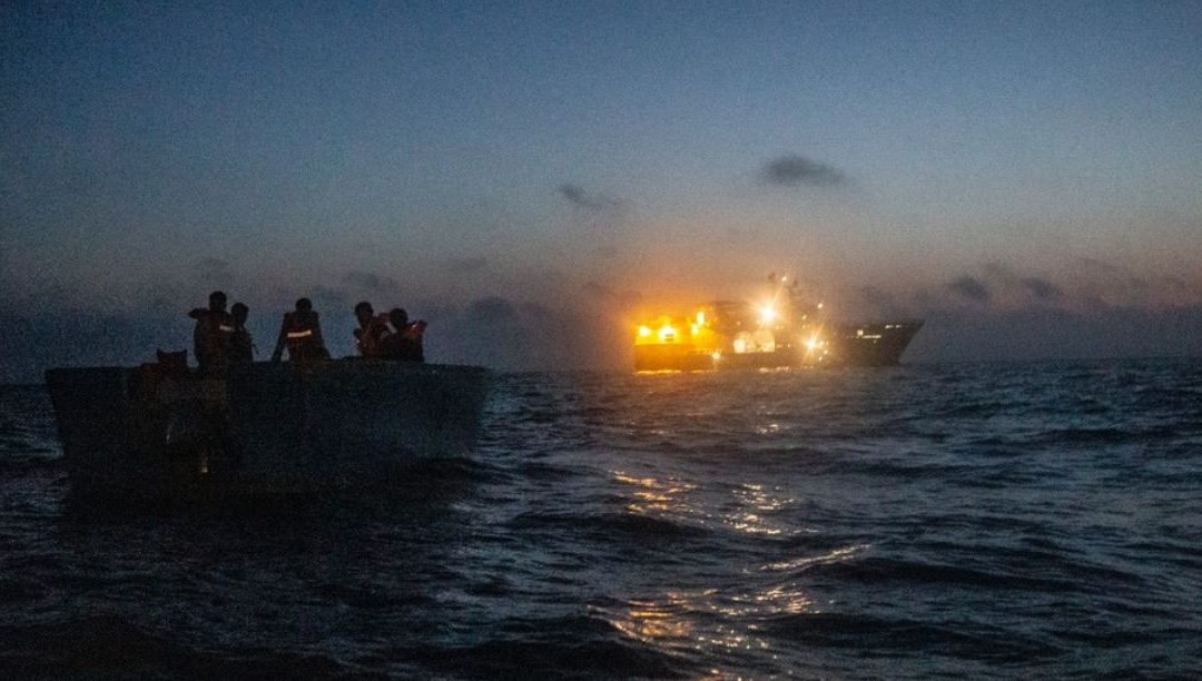 “Dispararam contra o barco para tentar afundá-lo”