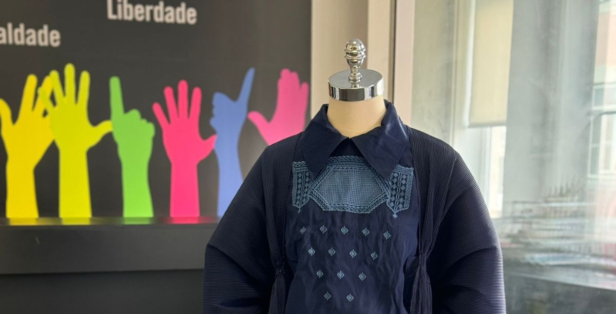 Roupa criada a partir de burcas por Katty Xiomara. Foto Amnistia Internacional