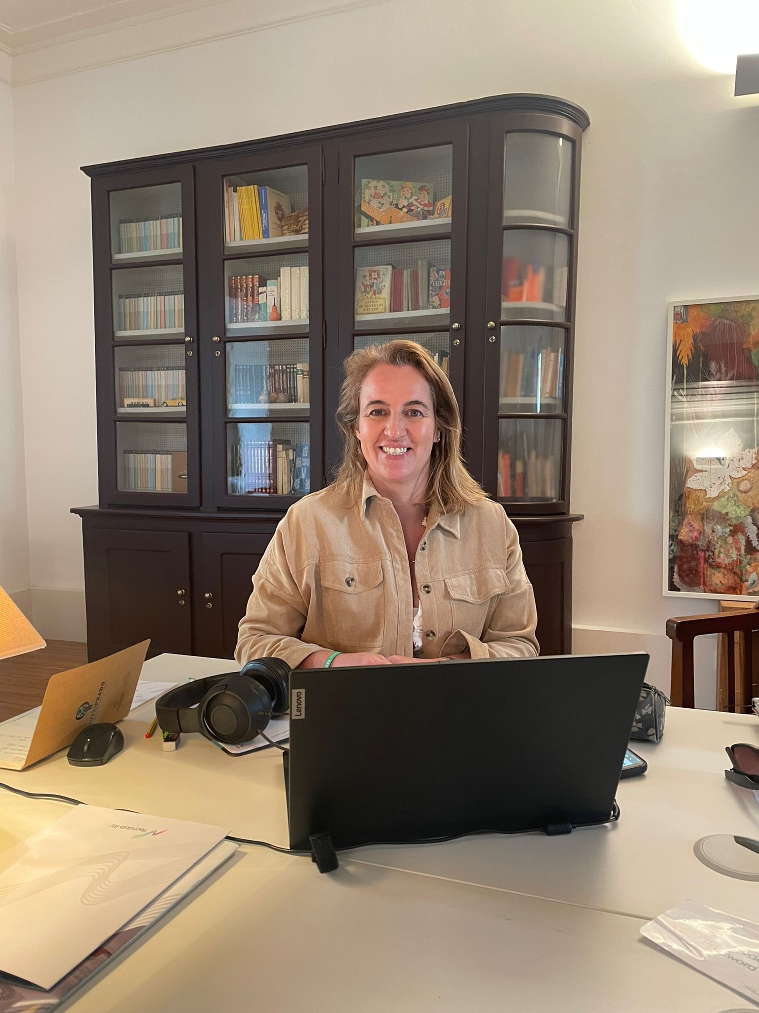 Susana Sassetti no espaço de coworkking do Convento das Capuchas, em Santarém. Foto LA CC