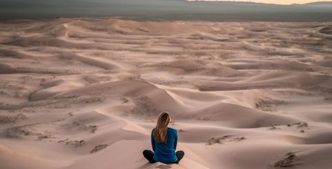 Deserto é espaço de meditação. Foto © Patrick Schneider | Unsplash