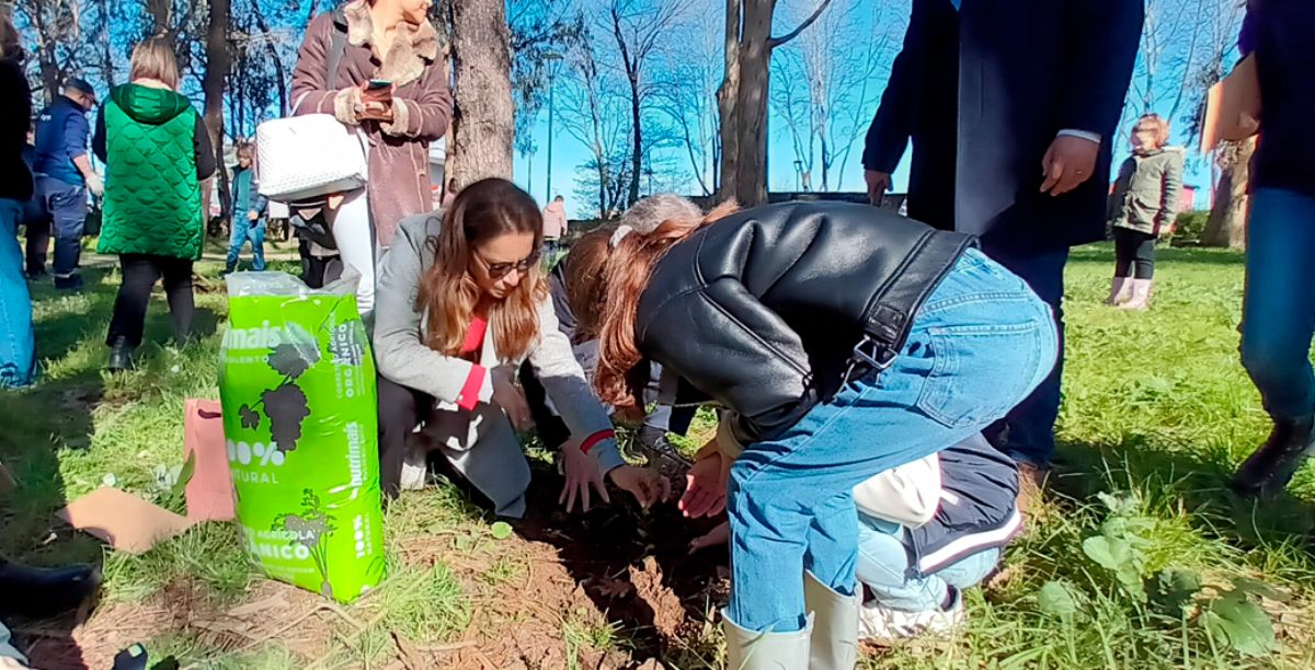 plantação simbólica de 150 árvores no Parque da Cidade do Porto, na última quarta-feira, 6 de março. Foto Lipor