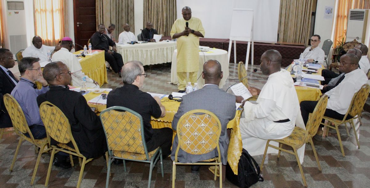 seminário sobre o tema “Conflitos em África no Contexto da Exploração dos Recursos Naturais e Minerais”, que, entre 8 e 10 de Março, em Accra, no Gana, reuniu cerca de quarenta participantes