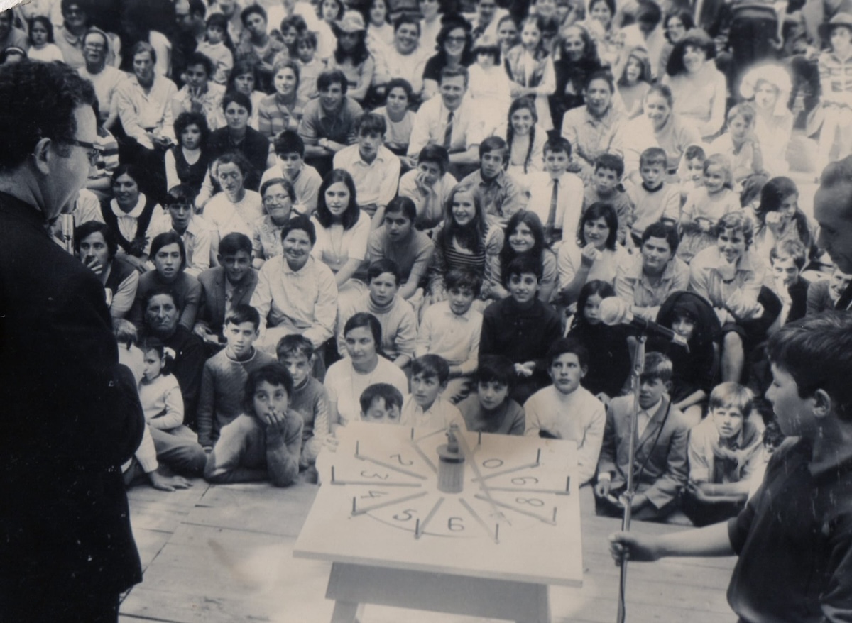 O padre Januário dos Santos a fazer uma conferência nos anos 1960-70. Foto: Direitos reservados