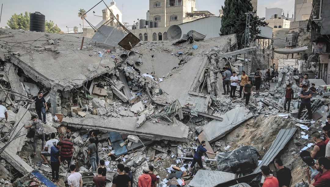 Militares israelitas devem ser investigados por crimes de guerra em Gaza, diz Amnistia